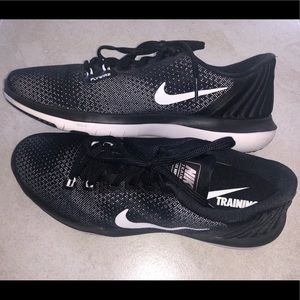 Women’s Nike Training Fly Wire Flex Suprem…